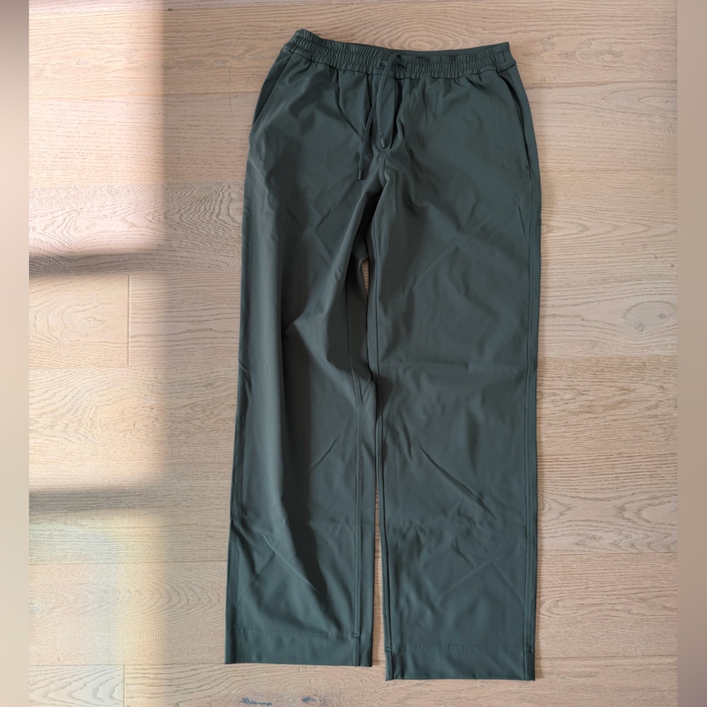 Lululemon Women’s wide leg sage green Pants